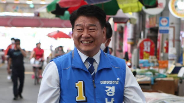 더불어민주당 경기 안산갑 양문석 후보가 과거 지역시장서 유세하고 있는 모습. 연합뉴스