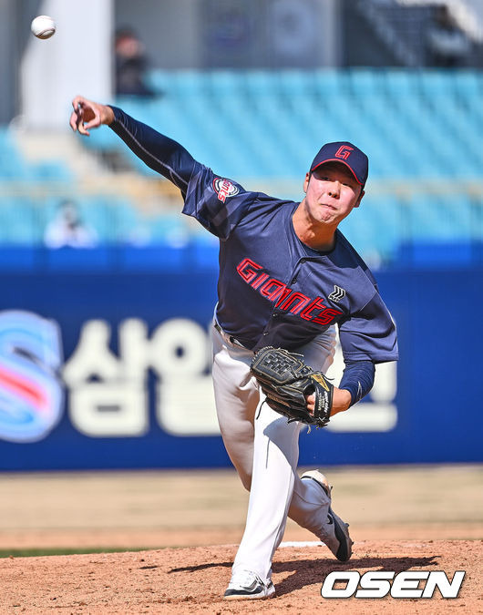 [OSEN=대구, 이석우 기자]롯데 자이언츠 전미르가 역투하고 있다. 2024.03.15 / foto0307@osen.co.kr