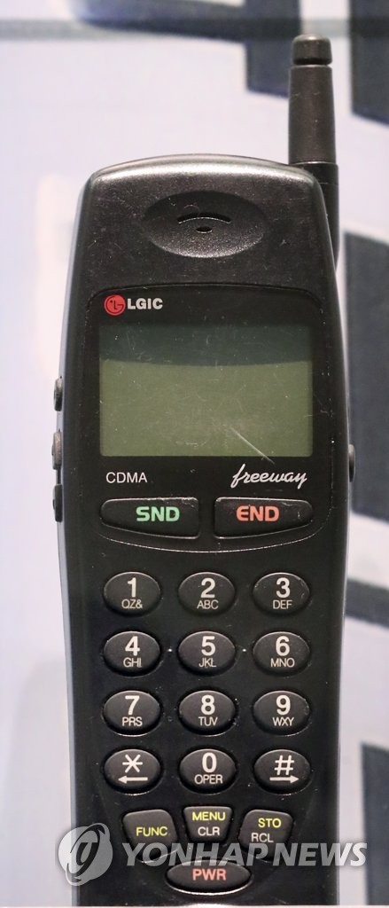 세계 최초 CDMA 방식 휴대전화(1996년) [촬영 이상학]대한민국역사박물관