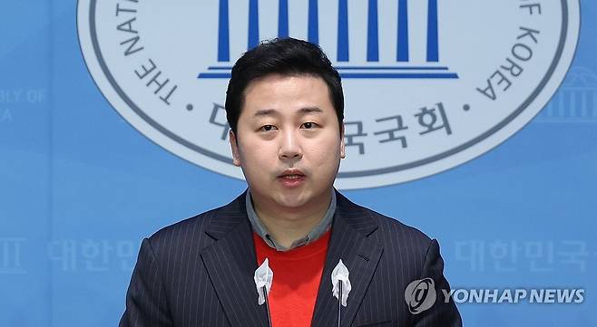 장예찬 전 최고위원 (서울=연합뉴스) 신준희 기자 = 지난 1월 9일 국회에서 국민의힘 장예찬 전 최고위원이 총선 출마 기자회견을 하고 있다.