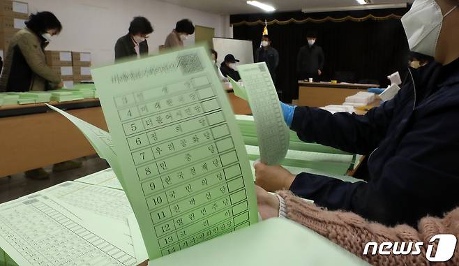 제21대 국회의원 선거 비례대표 투표 용지. 뉴스1 ⓒ News1 이동해 기자