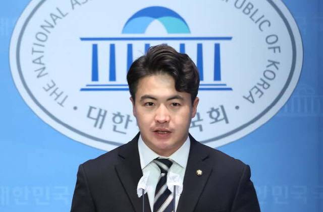 ▲ 오영환 의원이 더불어민주당 탈당을 선언하고 새로운미래에 합류했다. 연합뉴스