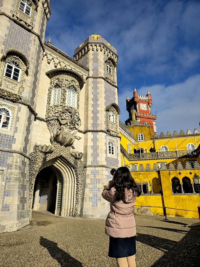 페나 궁전 안뜰 입구.