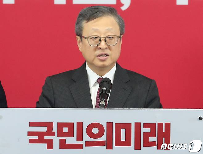 유일준 국민의미래 공천관리위원장이 18일 오후 서울 여의도 중앙당사에서 기자회견을 갖고 제22대 국회의원선거(총선) 비례대표 후보자 순번을 발표하고 있다. 2024.3.18/뉴스1 ⓒ News1 임세영 기자