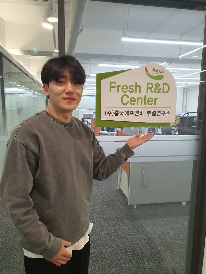 함태훈 대리가 부설연구소 사무실을 소개하고 있다. 윤현주 기자