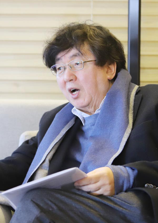 장순흥 부산외국어대 총장이 마우나리조트 참사 피해자 지원에 대해 말하고 있다.  부산외대 제공