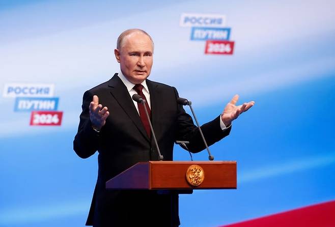 17일(현지시간) 블라디미르 푸틴 대통령이 5선 승리가 확정된 직후 모스크바의 선거본부에서 승리연설을 하고 있다.. [사진=로이터연합]
