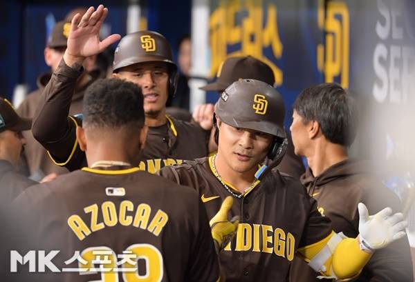 6회초 1사 1루에서 샌디에이고 김하성이 홈런을 때린 뒤 기뻐하고 있다. 사진(서울 고척)=천정환 기자