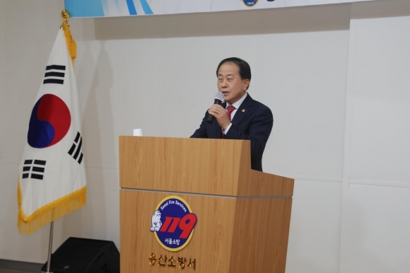 ‘제3회 의용소방대의 날 기념식’에서 축사하는 김용호 서울시의원