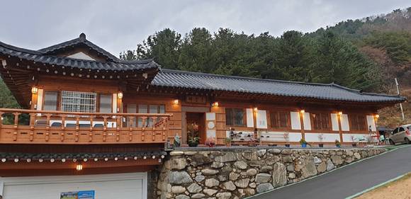 허경영 국가혁명당 명예대표로부터 성추행을 당했다는 집단 고소장이 경찰에 접수됐다. 경기 양주시 장흥면에 위치한 '하늘궁' [사진=뉴시스]