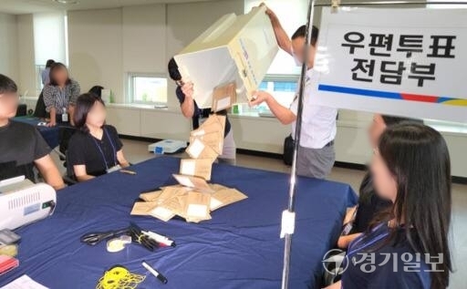 인천 미추홀구선거관리위원회가 모의개표 실습을 하는 모습. 경기일보DB