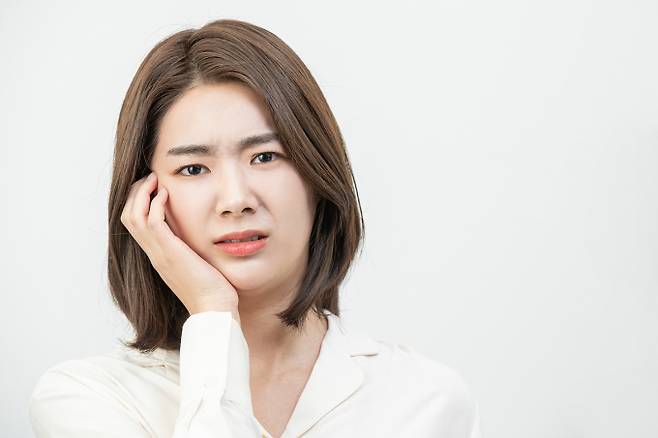 눈 주위 떨림이 장시간 지속할 경우 안면 경련을 의심해야 한다. 사진은 기사와 직접적인 관련 없음. /사진=이미지투데이