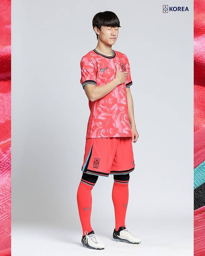 ▲ 19일 나이키는 한국의 전통 예술과 장인정신에서 착안한 디자인을 통해 새로운 세대에게 축구에 대한 빛나는 영감을 불어넣을 예정인 새로운 축구대표팀의 홈, 원정 유니폼을 발표했다. 대한축구협회도 선수들이 착용한 사진을 공개했다. ⓒ 대한축구협회