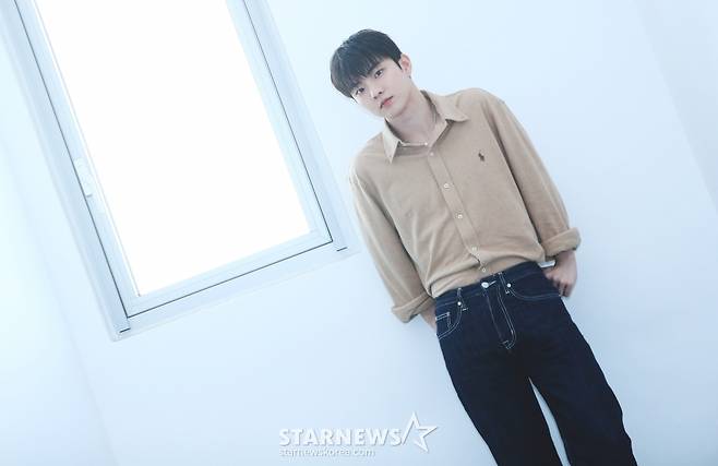 '큐티 보이' 더보이즈 큐, 더비 심쿵[★화보]