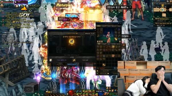 - 엘린과 함께 무기 15증폭 도전에 성공한 보겸 [출처: 보겸s 유튜브]