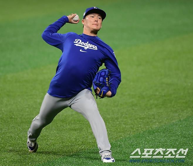 미국프로야구(MLB) 월드투어 서울시리즈가 열리는 서울 고척스카이돔. 16일 오후 LA 다저스 야마모토 요시노부가 훈련하고 있다.  고척=정재근 기자 cjg@sportschosun.com/2024.3.16/