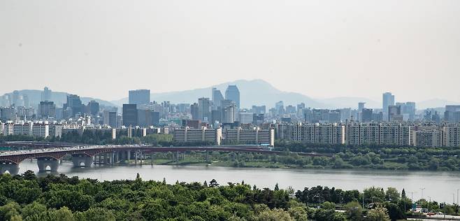 서울 강남구 압구정동 재건축 예정 아파트 단지 전경./뉴스1