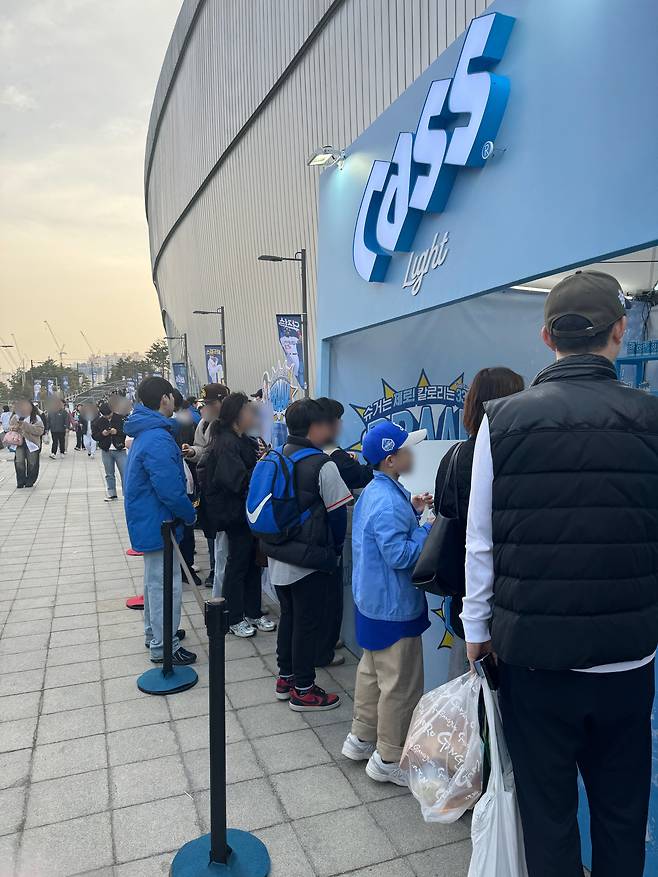 MLB 서울시리즈 경기가 열리는 서울 고척 스카이돔에 마련된 카스 라이트 부스. /독자 제공