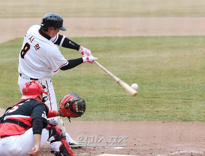 2024 프로야구 한화이글스와 KIA타이거즈의 시범경기가 12일 오후 대전 한화생명이글스파크에서 열렸다. 1회말 2사 만루 노시환이 2타점 적시타를 치고 있다. 대전=김민규 기자 mgkim1@edaily.co.kr