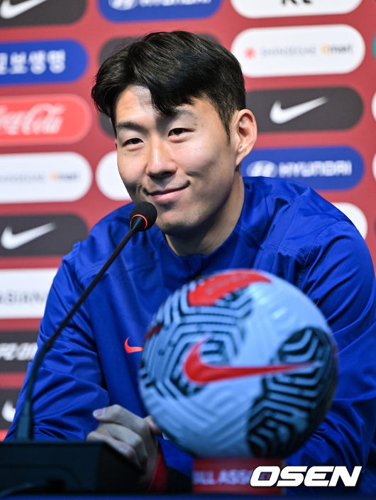 [OSEN=서울월드컵경기장, 박준형 기자] 20일 서울 마포구 서울월드컵경기장에서 2026 FIFA 북중미 월드컵 2차 예선 한국-태국 경기 공식 기자회견이 진행됐다. 주장 손흥민이 인터뷰를 하고 있다. 2024.03.20 / soul1014@osen.co.kr