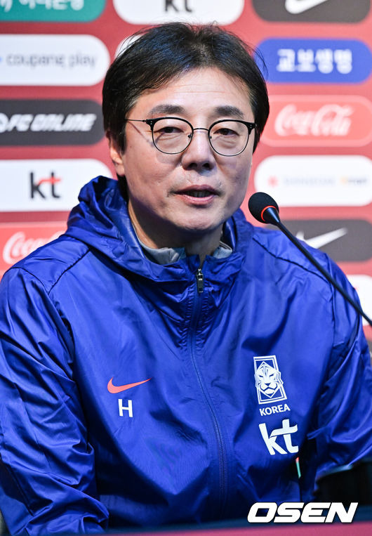 [OSEN=서울월드컵경기장, 박준형 기자] 20일 서울 마포구 서울월드컵경기장에서 2026 FIFA 북중미 월드컵 2차 예선 한국-태국 경기 공식 기자회견이 진행됐다. 황선홍 임시 감독이 인터뷰하고 있다.. 2024.03.20 / soul1014@osen.co.kr