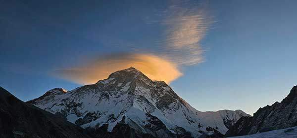셀파니콜(6,180m)을 오르다 아이스 지대에서 촬영한 마칼루의 여명.