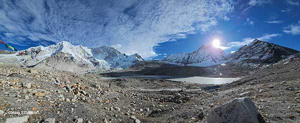 .바룬체B.C에서 촬영한 카리히말(6,985m)의 일출.