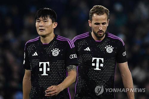 맨체스터 유나이티드 주변에서 다시 김민재 광풍이 불 조짐이다. 바이에른 뮌헨에서 토마스 투헬 감독의 엉뚱한 선택으로 인해 벤치로 밀린 김민재에 대해 맨유가 다시 영입에 나설 수 있고, 팬들도 원하고 있다는 보도가 속속 나오고 있다. 맨유는 지난해 여름 김민재 모셔가기에 박차를 가하다가 구단 매각 문제가 해결되지 않아 결국 뮌헨에 내준 적이 있다. 공동구단주가 온 만큼 올여름을 달라질 수 있다. SNS