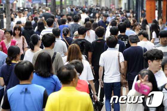 (대구=뉴스1) 남승렬 기자 = 대구를 대표하는 관광지인 동성로를 찾은 외국인 관광객이 13만명을 넘은 것으로 나타났다. 사진은 코로나19 사태 이전 동성로 거리. (사진은 기사 내용과 무관함) ⓒ News1 DB