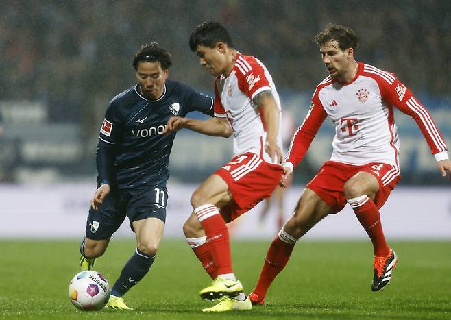 최근 바이에른 뮌헨에서 에릭 다이어에 밀려 벤치에 자리하는 시간이 길어지고 있는 김민재에 대한 관심이 쏟아지고 있다. 김민재의 실력과 기량에 큰 관심을 가진 유럽 빅클럽들이 그의 영입 가능성을 검토 중이다. 맨체스터 유나이티드가 먼저 이름을 올린 가운데, 이탈리아에서는 인터밀란이 관심을 보인다는 소식이 전해지며 한 시즌 만에 세리에A 복귀 가능성까지 등장했다. 로이터연합뉴스