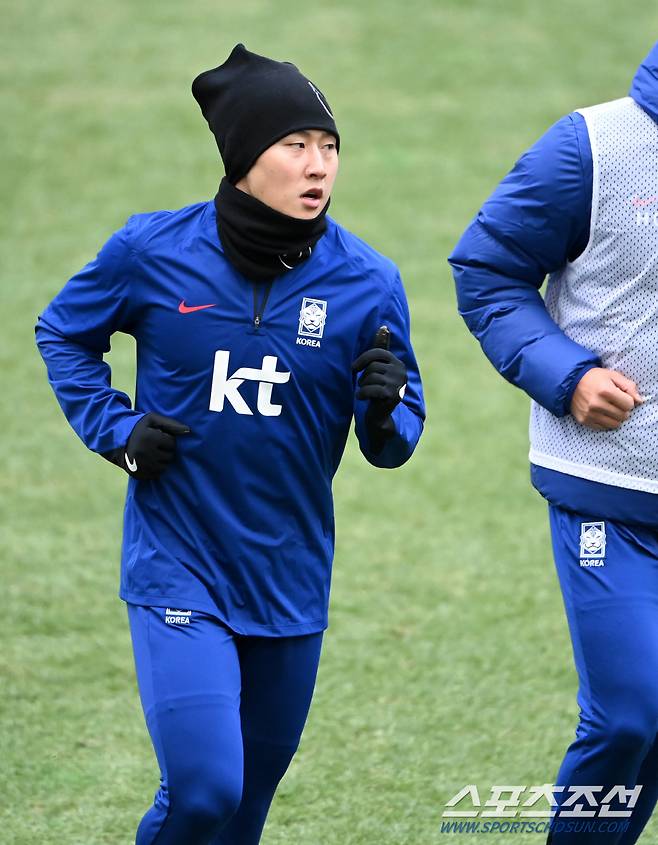 20일 서울월드컵경기장에서 2026 FIFA 북중미 월드컵 2차 예선 태국전을 앞두고 진행된 훈련에서 이강인이 회복훈련을 하고 있다. 상암=허상욱 기자wook@sportschosun.com/2024.03.20/