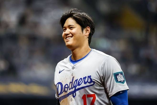 20일 오후 서울 고척스카이돔에서 미국프로야구(MLB) 공식 개막전 LA다저스 대 샌디에이고 파드리스 1차전 경기. 5회 초 1사 1, 2루 때 2루 주자 LA 다저스 오타니 쇼헤이가 더그아웃을 향하고 있다. [이미지출처=연합뉴스]
