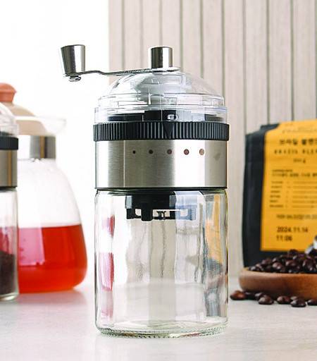 홈카페용 커피 그라인더. 다이소 제공