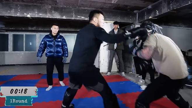 유튜브 방송 〈좀비 트립〉의 장면(맨 왼쪽 정찬성). ⓒ유튜브 〈정찬성 Korean Zombie〉 갈무리