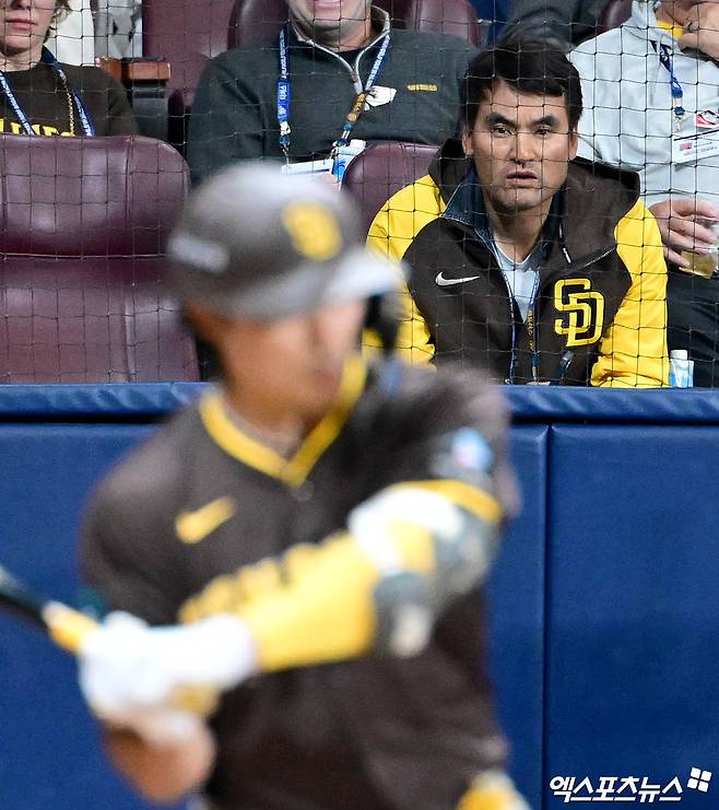 지난 3월 18일 서울 고척스카이돔에서 열린 MLB 월드투어 스페셜매치를 지켜본 박찬호. 사진 엑스포츠뉴스 DB