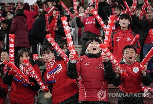 일본 복수 언론들이 21일 다지마 고조 일번축구협회장의 발언을 인용하며 26일 북한 김일성 경기장에서 열릴 예정이었던 북한과 일본의 2026 국제축구연맹(FIFA) 북중미(미국-캐나다-멕시코 공동 개최) 월드컵 아시아지역 2차 예선 B조 4차전 개최를 치르기 어렵다고 아시아축구연맹(AFC)에 전달했다고 보도했다. 연합뉴스