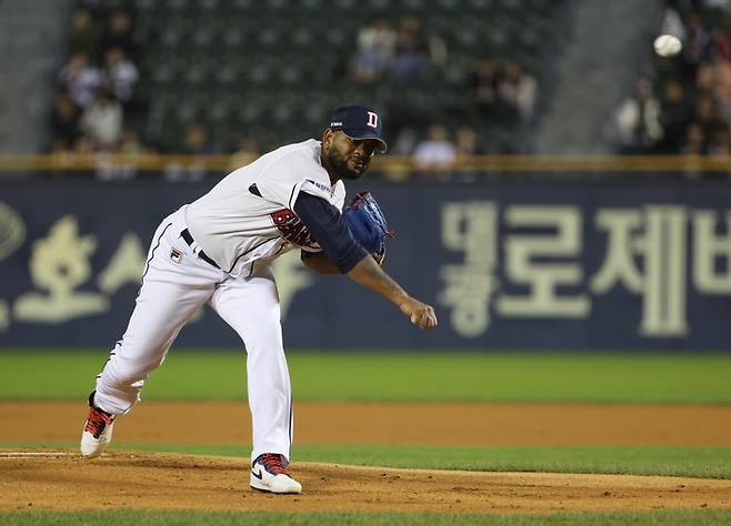 두산은 개막전 선발로 알칸타라가 나온다. 사진 | 연합뉴스