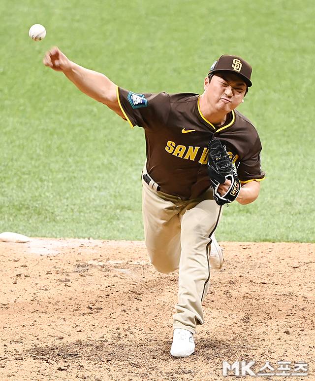 고우석이 ‘서울시리즈’ 평가전 샌디에이고 파드리스 투수로 등판해 친정팀 LG트윈스를 상대하고 있다. 사진=천정환 기자