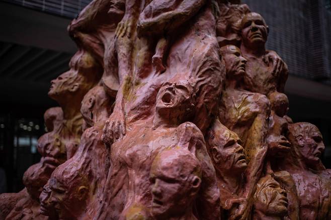 홍콩대 교정에 설치됐던 '수치의 기둥' 조각상 [미국 CNN 홈페이지 캡처. 재판매 및 DB 금지]