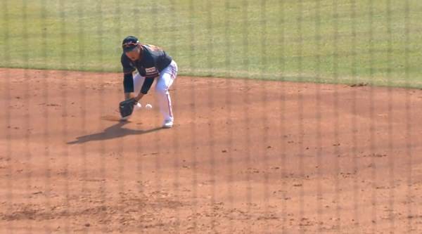 공 흘리는 문현빈. ⓒTVING