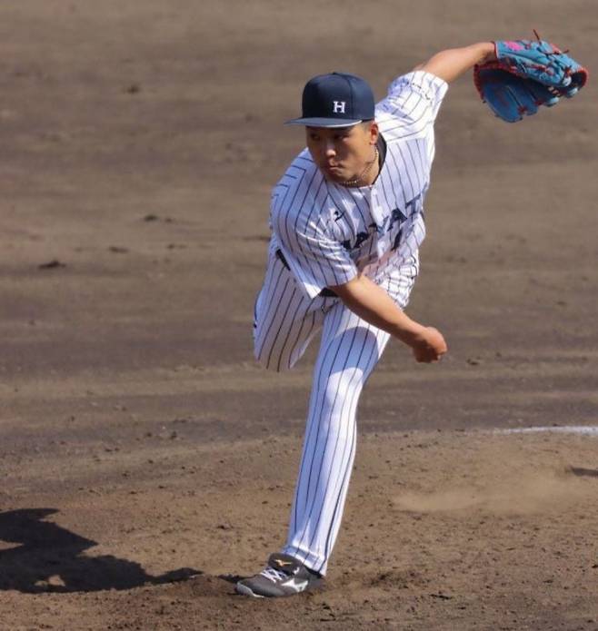 일본 프로야구 웨스턴 리그 쿠후하야테 벤처스 시즈오카 소속 투수 다케우치 게이토가 지난 15일 리그 개막전에서 투구하고 있다.[이미지출처=X(옛 트위터) 캡처]