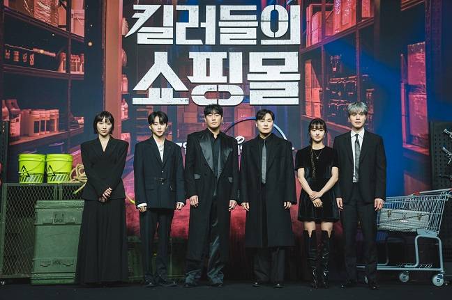 유명 배우가 대거 출연했던 '킬러들의 쇼핑몰'도 이용자 수를 유지하는 데는 역부족이었다.[사진=뉴시스]