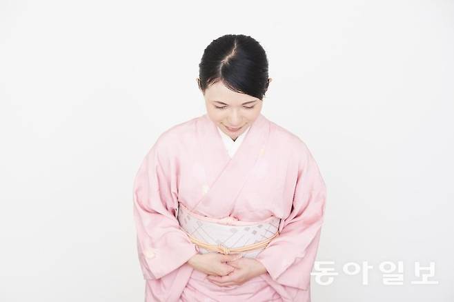 남녀 성역할에 대한 고정관념이 강하고, 친절과 감정 절제를 미덕으로 여기는 일본은 눈물 경향성 조사 대상국 가운데  최하위권(36위)을 기록했다. 게티이미지뱅크