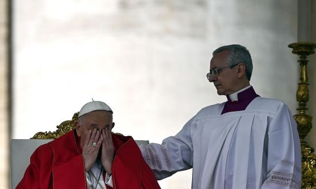 프란치스코 교황이 24일(현지시간) 바티칸 성베드로성당에서 미사를 집전하고 있다. EPA연합뉴스