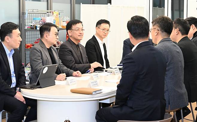 [서울=뉴시스] 황준선 기자 = 최상목 부총리 겸 기획재정부 장관이 20일 오후 서울 강남구 벤처스타트업 (주)메이사에서 열린 신산업 스타트업벤처 간담회에서 발언하고 있다. (사진=기획재정부 제공) 2024.02.20. photo@newsis.com *재판매 및 DB 금지