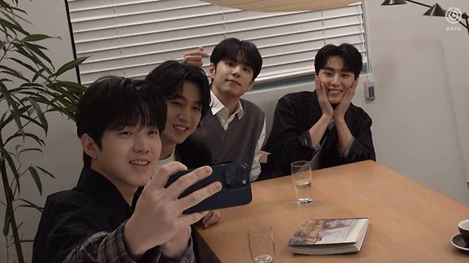 왼쪽부터 도운, 성진, 원필, 영케이. 데이식스 공식 트위터