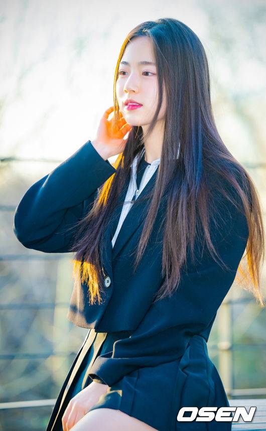 [OSEN=민경훈 기자] KBS2 주말드라마 '효심이네 각자도생'에서 이루비 역을 연기한 배우 이가연이 최근 서울 마포구 합정동 OSEN에서 인터뷰를 가졌다.배우 이가연이 카메라 앞에서 포즈를 취하고 있다. 2024.03.23 / rumi@osen.co.kr