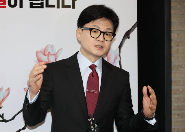 ▲국민의힘 한동훈 비상대책위원장 겸 총괄 선거대책위원장이 24일 서울 여의도 중앙당사로 출근하며 취재진 질문에 답하고 있다. ⓒ연합뉴스