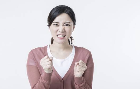 스트레스를 참다 보면 몸에 화가 쌓이면서 화병이 날 수 있다|출처: 클립아트코리아