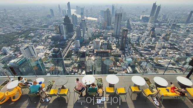 마하나콘 스카이워크 78층 야외전망대 (사진. 김관수)